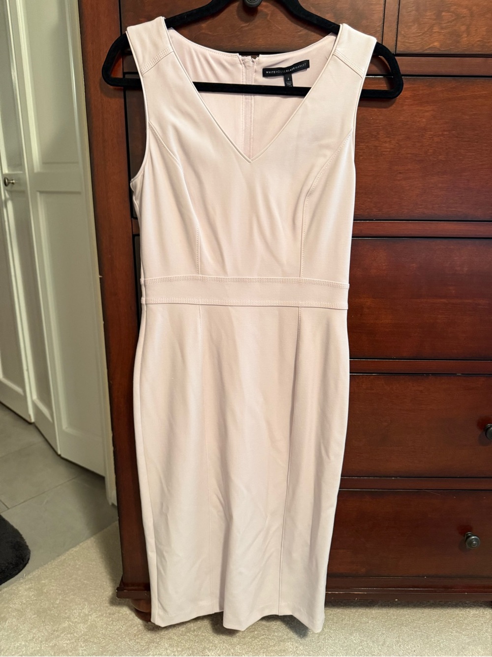 White House Black Market Sleeveless V-Neck Sheath Dress in Light Blush
